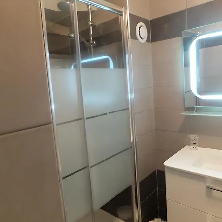 Apartment Location Saisonniere 30700 6personnes
