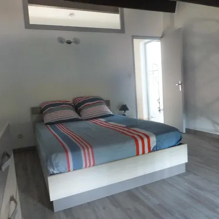 Location Saisonniere 30700 6personnes * Uzes